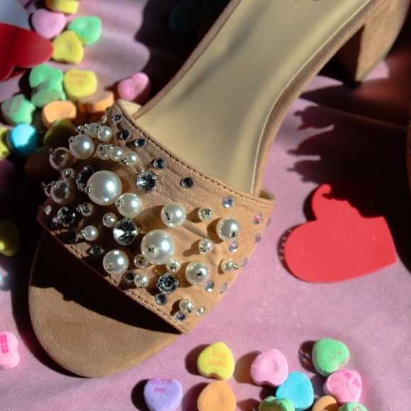 🚨LAST PAIR!! //The Stella// Blush pearl mule - Picture 3 of 3